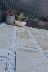 Garden paving with light-colored pavers and white pebbles