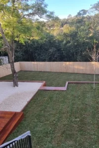 Fence design complementing modern garden features