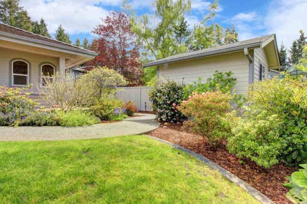 natural & simple design with low-maintenance garden